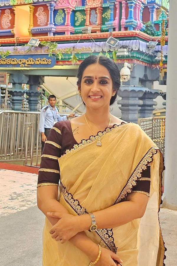Actress_20Laya_20Visit_20Vijayawada_20Indrakeeladri_20Temple_20Photos_20_282_29.jpg 3