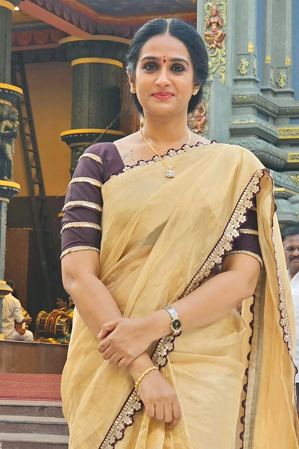 Actress_20Laya_20Visit_20Vijayawada_20Indrakeeladri_20Temple_20Photos_20_283_29.jpg 4