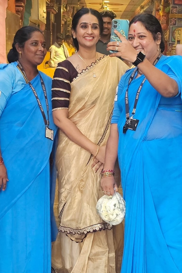 Actress_20Laya_20Visit_20Vijayawada_20Indrakeeladri_20Temple_20Photos_20_289_29.jpg 10