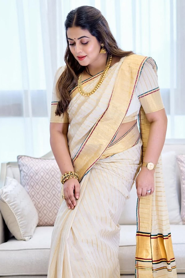 Actress_20Poorna_20looks_20gorgeous_20In_20saree_20Photos_20_282_29.jpg 3