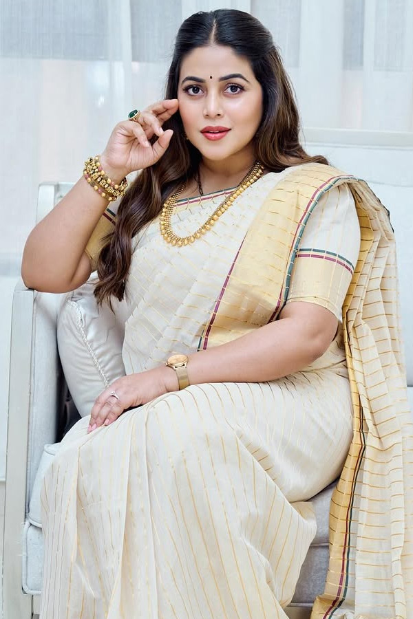 Actress_20Poorna_20looks_20gorgeous_20In_20saree_20Photos_20_286_29.jpg 7