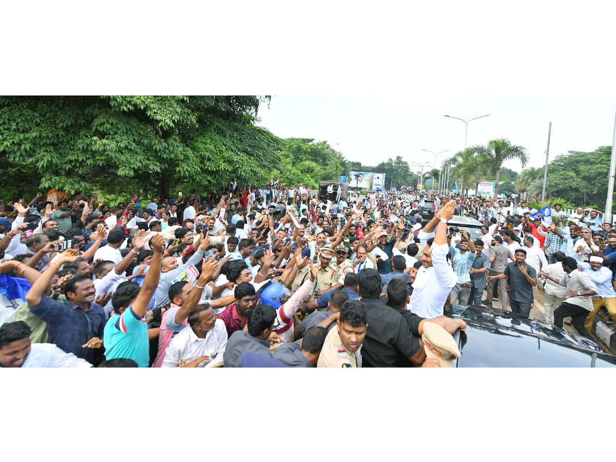 YS_20Jagan_20Narsipatnam_20Tour_20On_20Medical_20Colleges_20Privatization_20Photos_20_281_29.jpg 2
