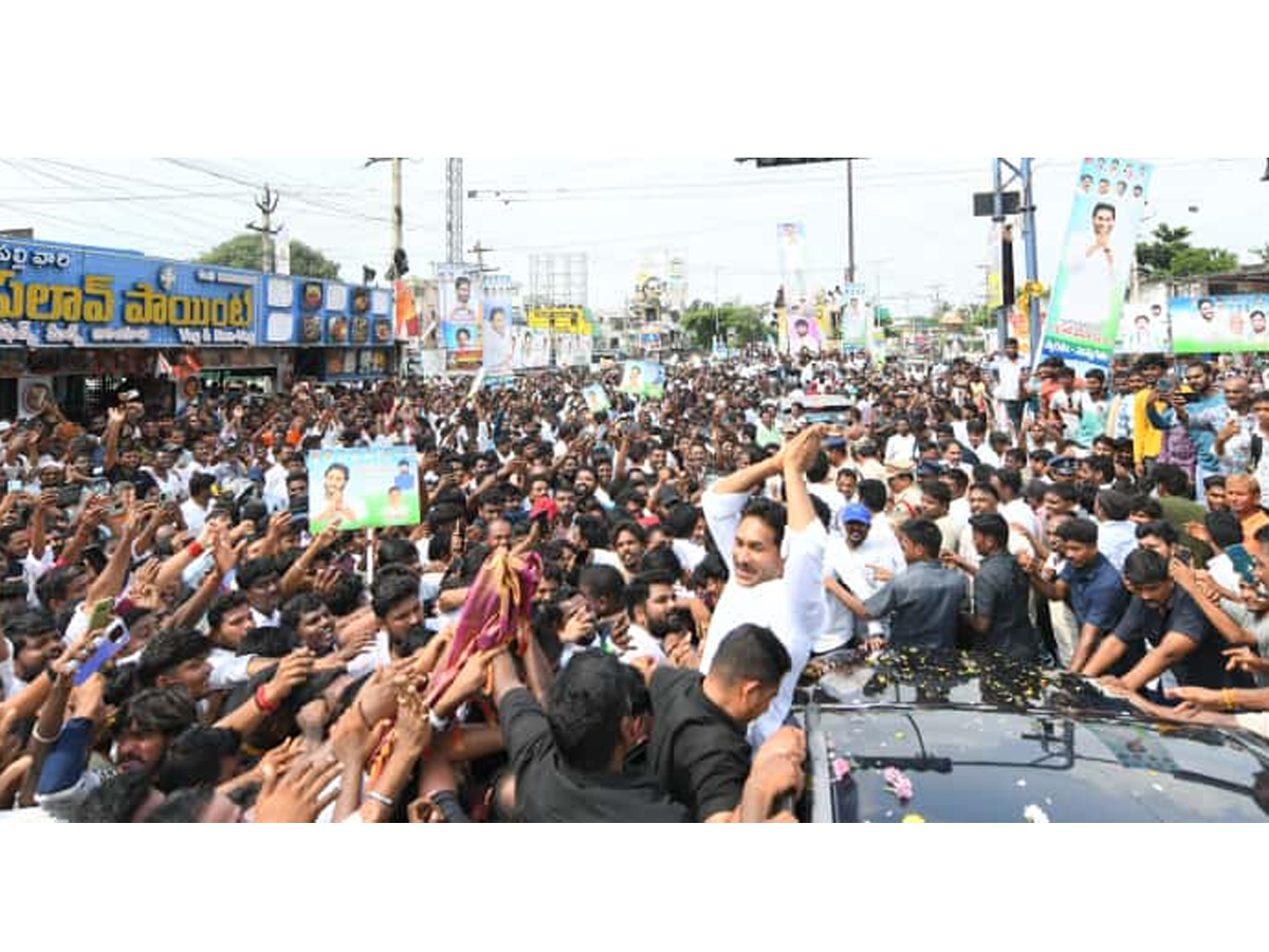 YS_20Jagan_20Narsipatnam_20Tour_20On_20Medical_20Colleges_20Privatization_20Photos_20_2820_29.jpg 20