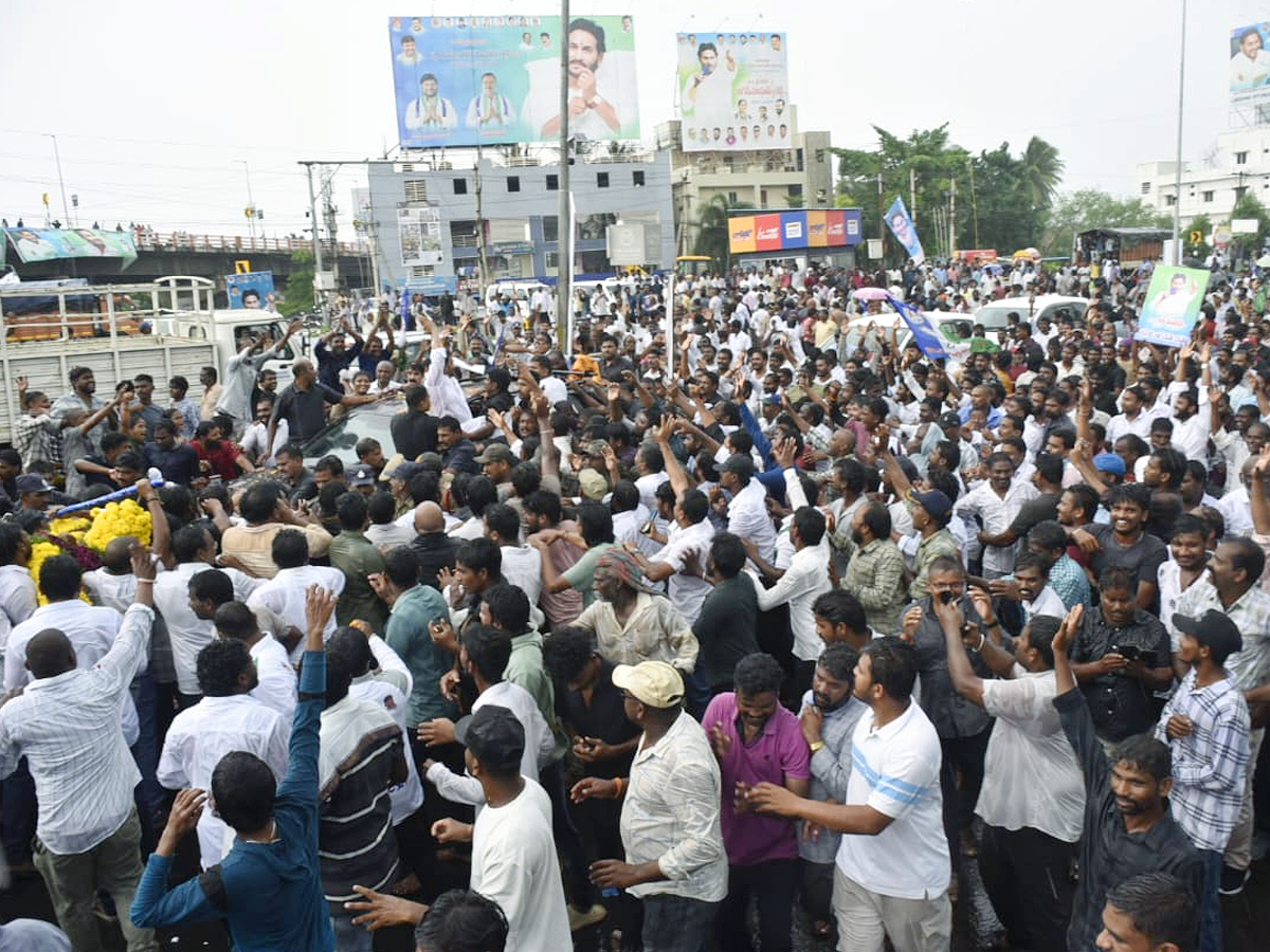 YS_20Jagan_20Narsipatnam_20Tour_20On_20Medical_20Colleges_20Privatization_20Photos_20_2828_29.jpg 28