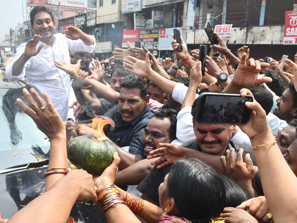 YS_20Jagan_20Narsipatnam_20Tour_20On_20Medical_20Colleges_20Privatization_20Photos_20_282_29.jpg 3