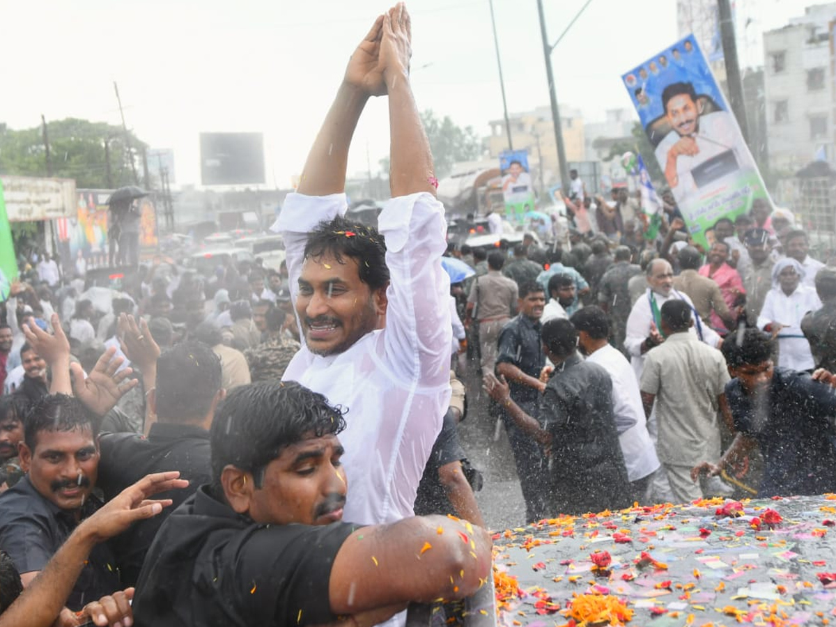 YS_20Jagan_20Narsipatnam_20Tour_20On_20Medical_20Colleges_20Privatization_20Photos_20_2830_29.jpg 30