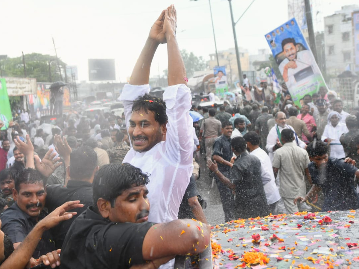 YS_20Jagan_20Narsipatnam_20Tour_20On_20Medical_20Colleges_20Privatization_20Photos_20_2833_29.jpg 33