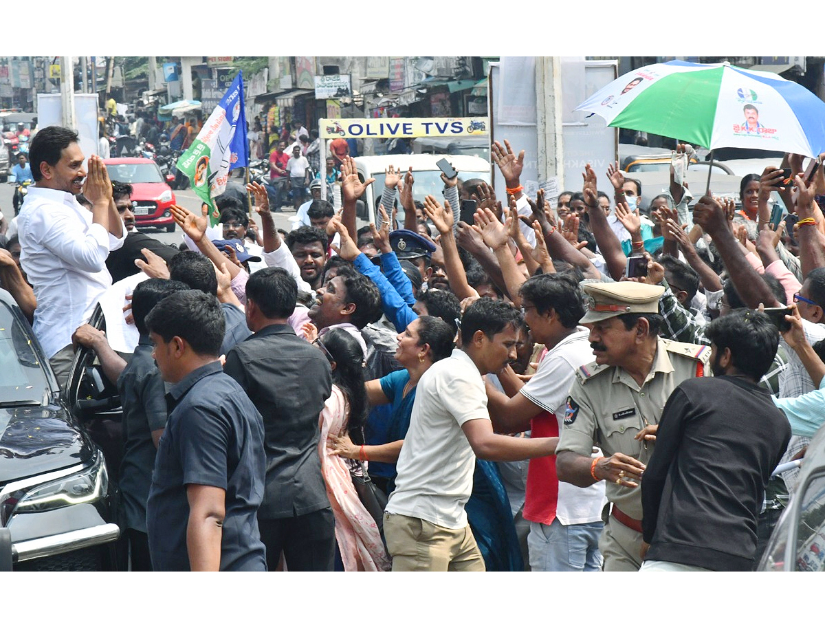 YS_20Jagan_20Narsipatnam_20Tour_20On_20Medical_20Colleges_20Privatization_20Photos_20_289_29.jpg 10