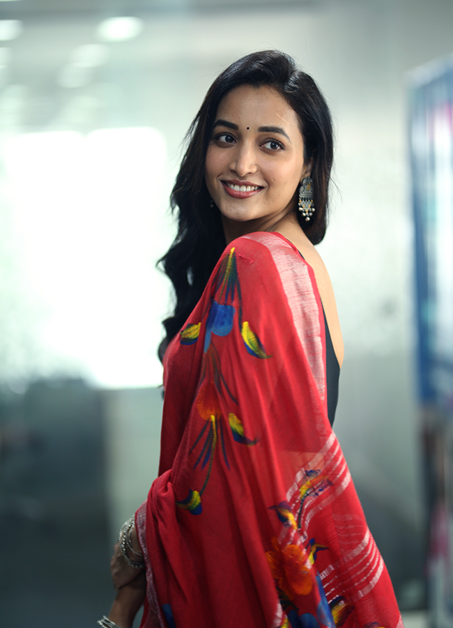 Heroine_20Srinidhi_20Shetty_20Interview_20In_20Telugu_20Katha_20Movie__20_2811_29.jpg 11