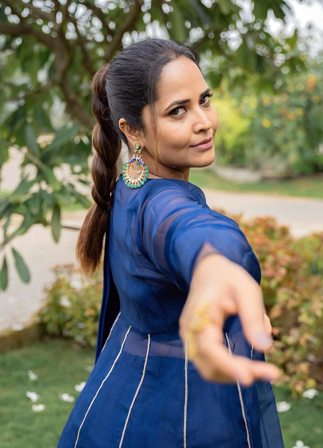 Anasuya_20pics15.jpg 16