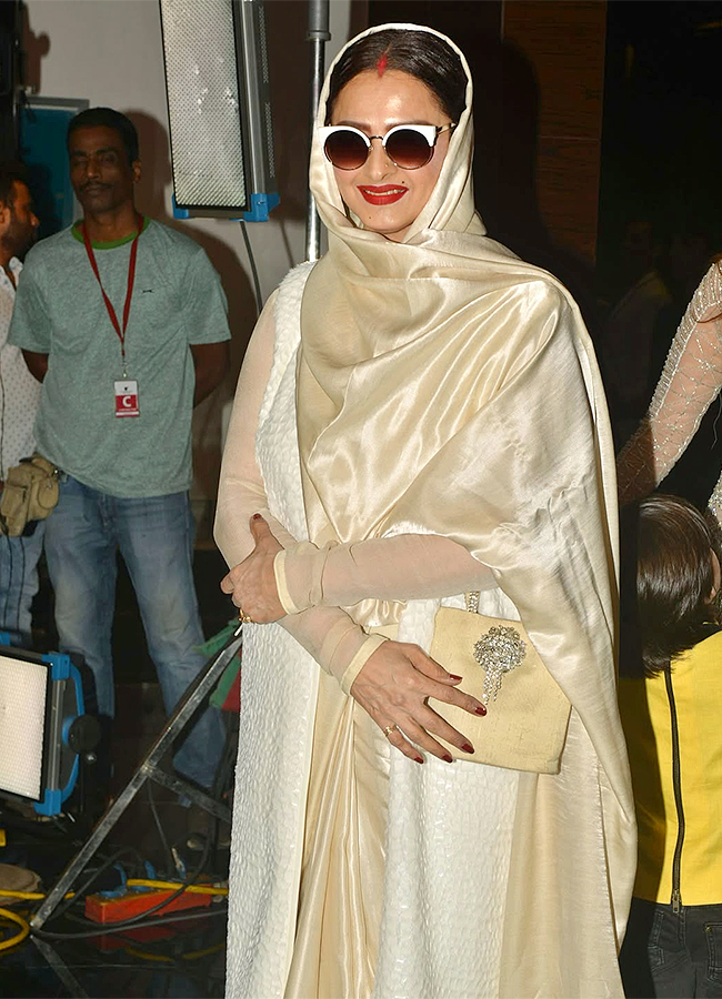 Bollywood_20Actress_20Rekha_20Fashion_20Looks_20Latest_20Photos__20_2814_29.jpg 14