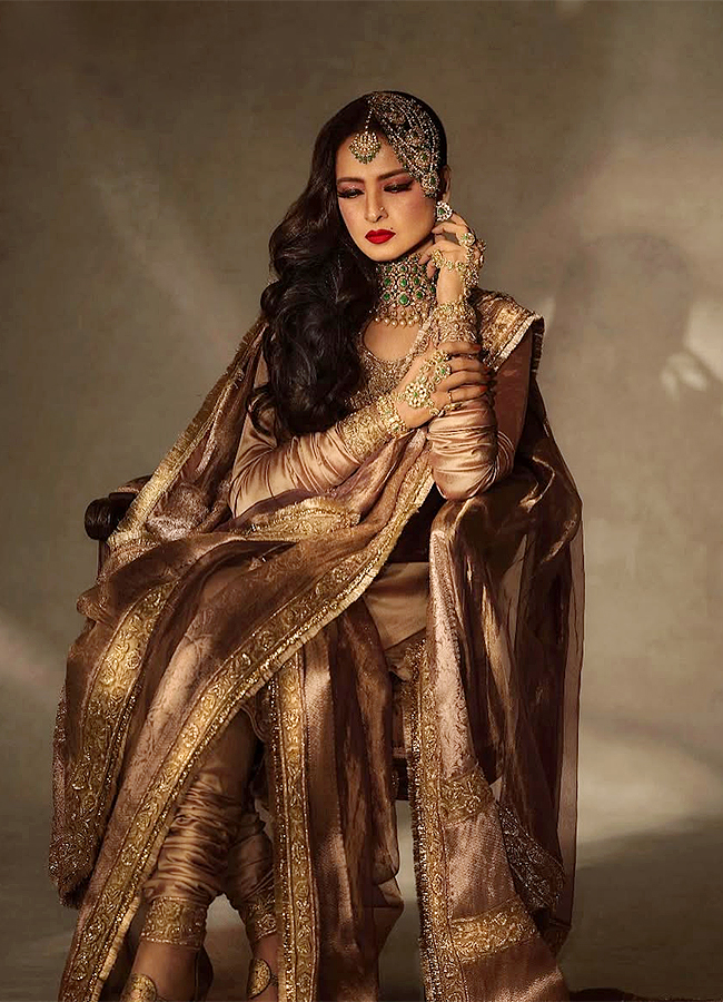 Bollywood_20Actress_20Rekha_20Fashion_20Looks_20Latest_20Photos__20_284_29.jpg 4