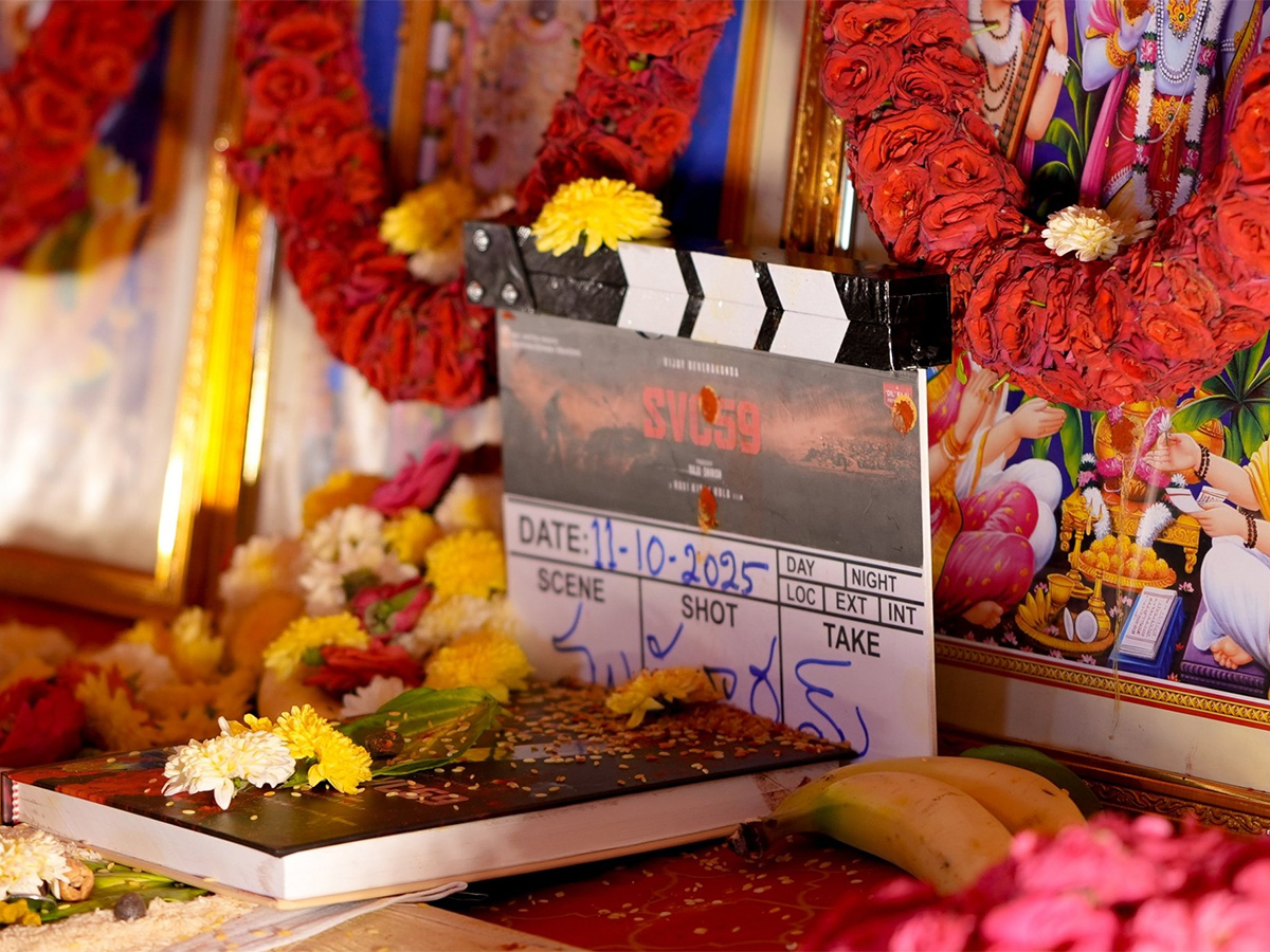 Vijay_20Devarakonda_20And_20Keerthy_20Suresh_20New_20Movie_20Launch_20Photos__20_286_29.jpg 6