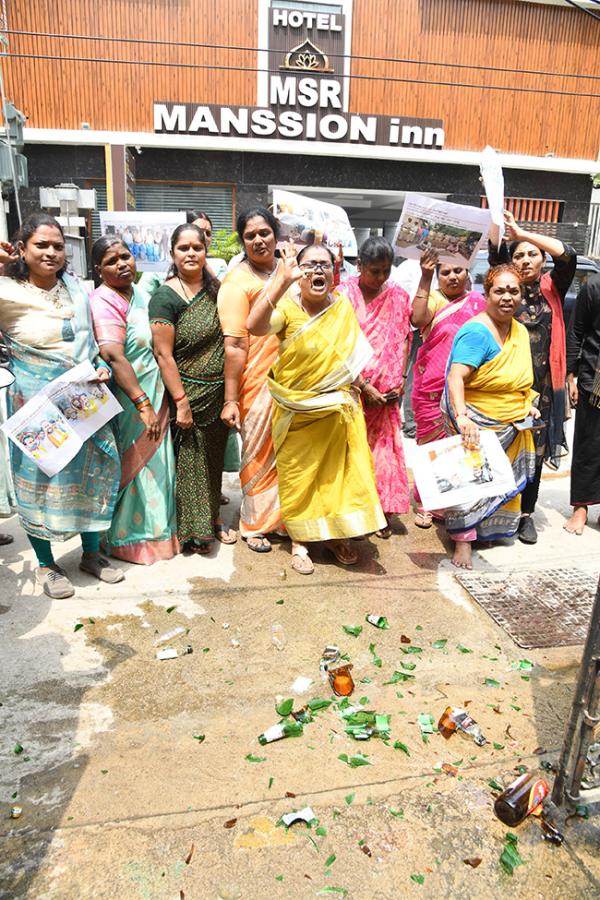 Women_20Slams_20Pawan_20Kalyan_20and_20Chandrabab_20Spurious_20Liquor_20Racket__20_2814_29.jpg 14
