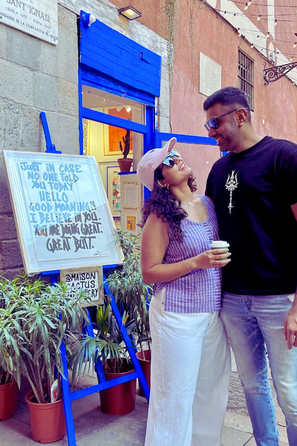 Ravichandran_20Ashwin_20enjoying_20The_20vacation_20with_20his_20family_20Photos_20_286_29.jpg 7