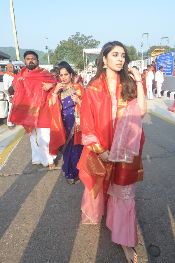 Actress_20Krithi_20Shetty_20Visited_20Tirupati_20Tirupati_20Temple_20Photos_20_2814_29.jpg 10