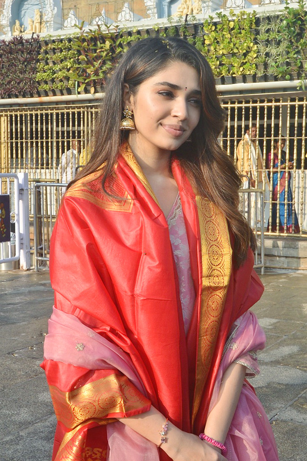 Actress_20Krithi_20Shetty_20Visited_20Tirupati_20Tirupati_20Temple_20Photos_20_287_29.jpg 3