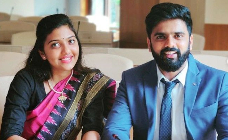 IAS_20Nagarjuna_20Gowda-Srushti_20Deshmukh.jpg