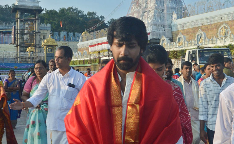 Jr_20NTR_20Brother_20In_20law_20Narne_20Nithin_20And_20His_20wife_20Lakshmi_20Shivani_20Visit_20Tirumala_20Photos_20_2811_29.jpg 11
