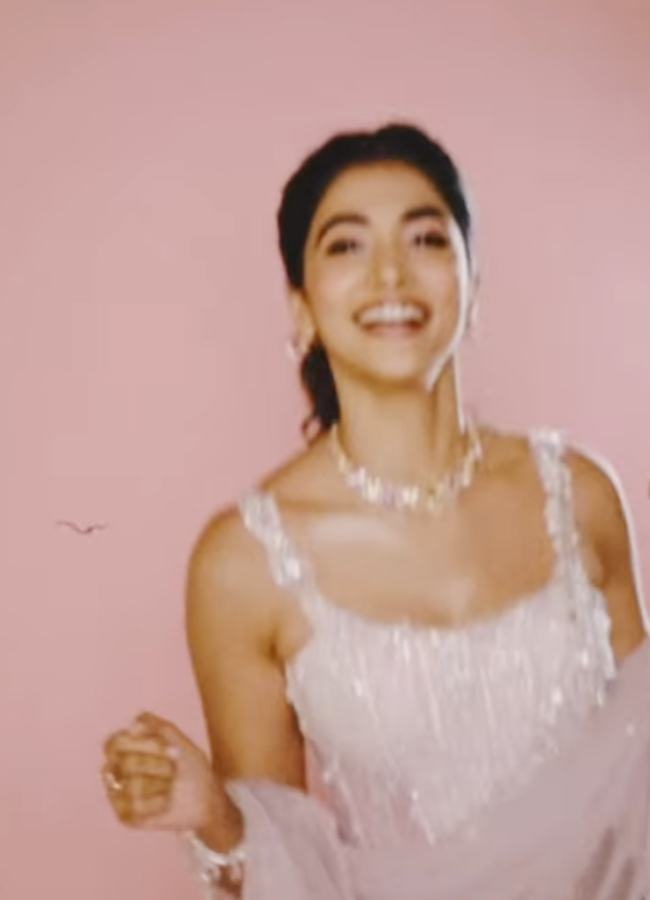 pooja_20hegde10.jpg 11