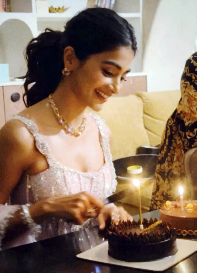 pooja_20hegde3.jpg 4