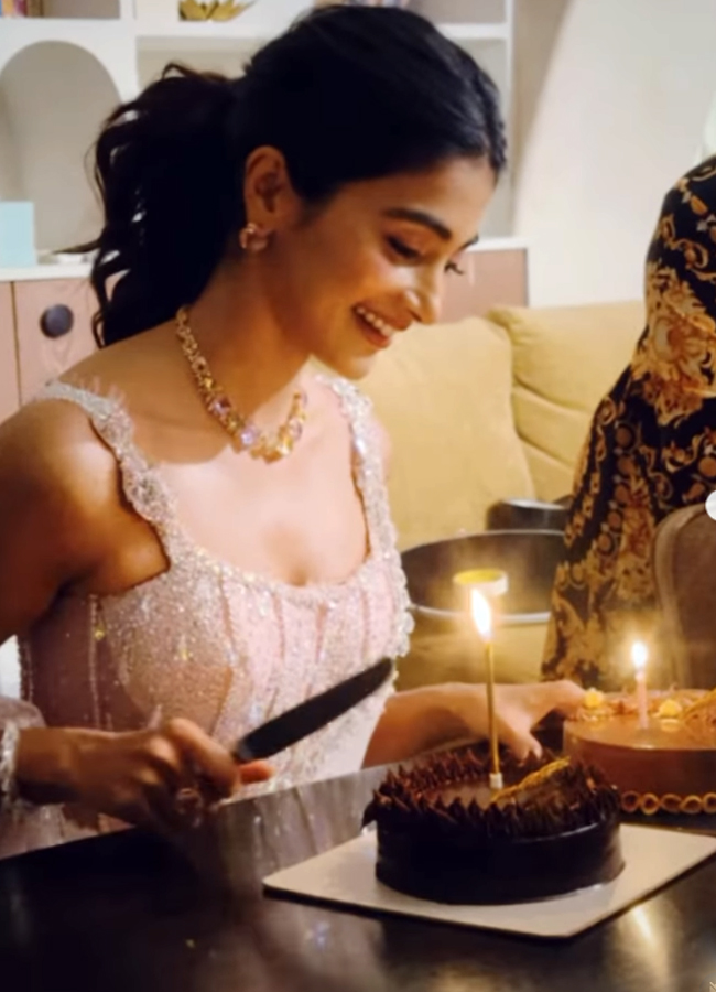 pooja_20hegde6.jpg 7
