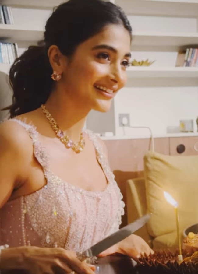 pooja_20hegde7.jpg 8
