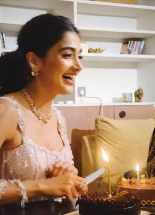 pooja_20hegde8.jpg 9