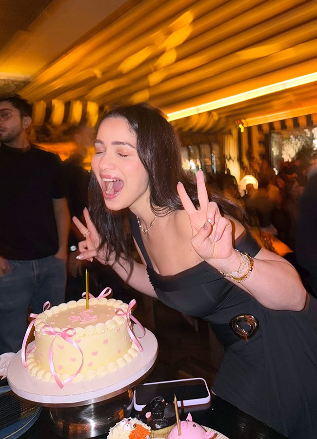 Sara_20Tendulkar_20birthday1.jpg 2