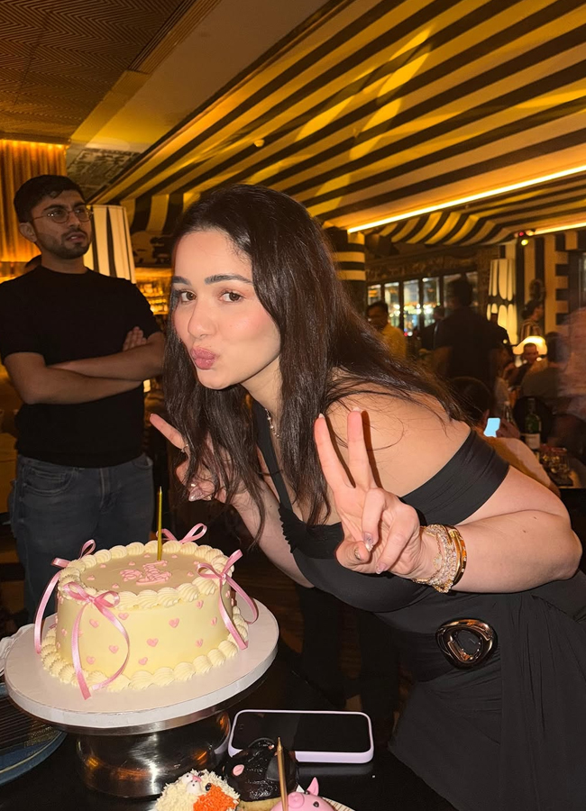 Sara_20Tendulkar_20birthday4.jpg 5