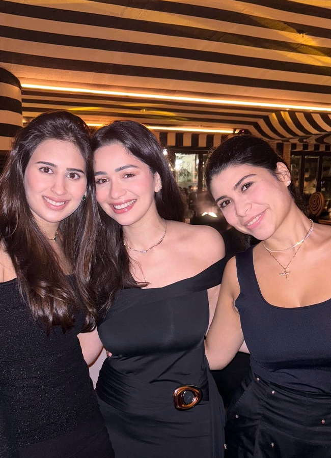 Sara_20Tendulkar_20birthday7.jpg 8
