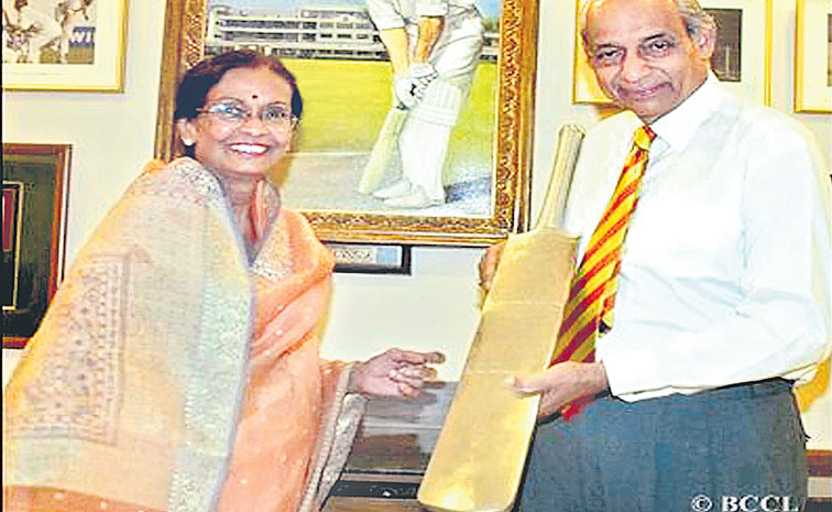 chandra-naidu-with-father-c.jpg