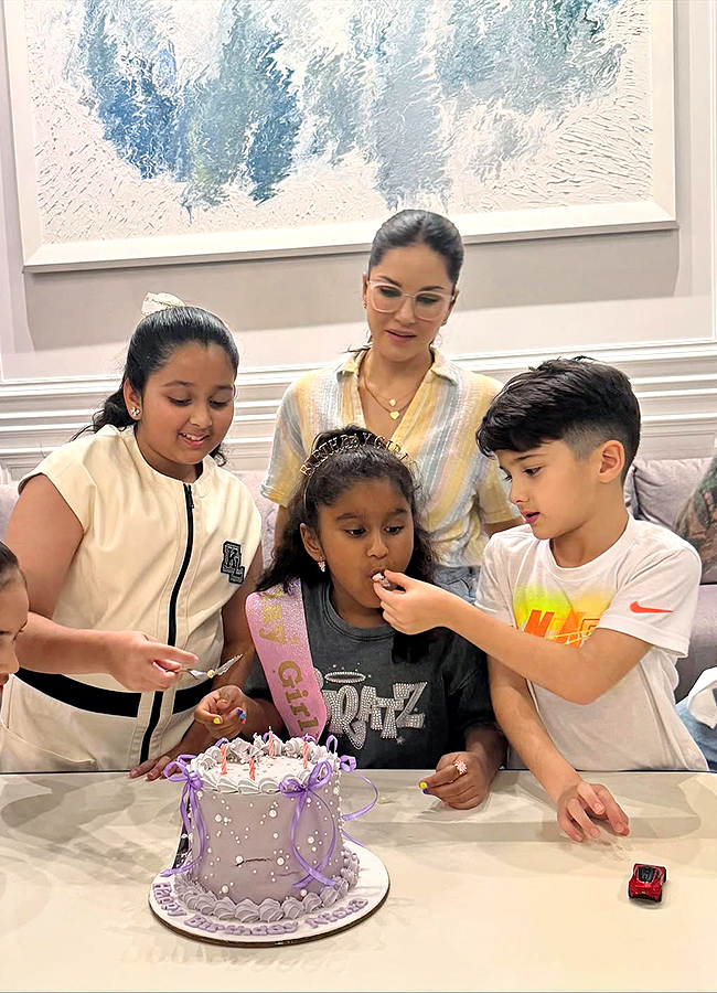 Sunny_20Leone_20Celebrates_20Daughters_20Birthday_20Photos__20_285_29.jpg 5