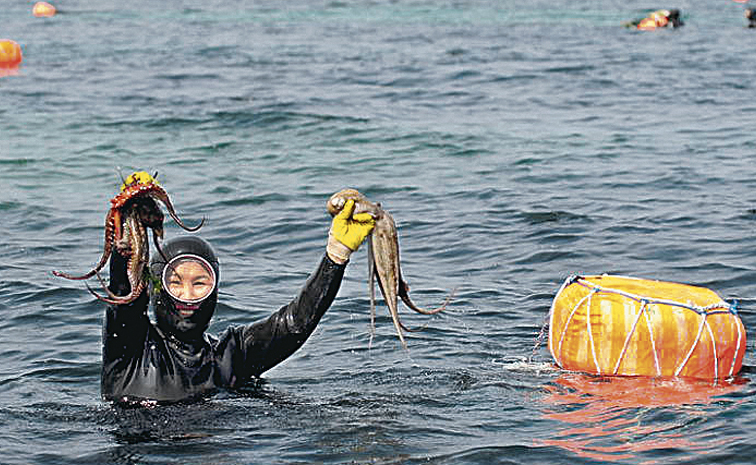jujuwomen-_20seafood.jpg