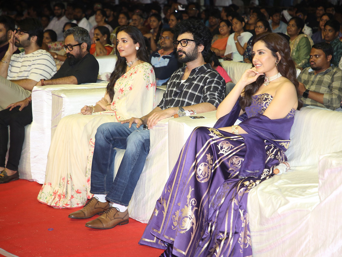Siddu_20Jonnalagadda_20Telusu_20Kada_20Pre_20Release_20Event_20Photos__20_2813_29.jpg 13