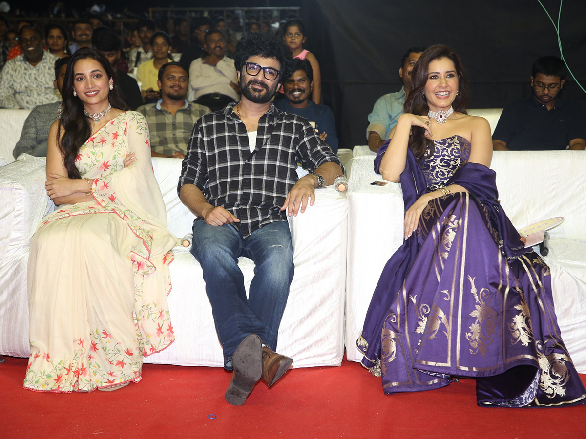 Siddu_20Jonnalagadda_20Telusu_20Kada_20Pre_20Release_20Event_20Photos__20_2818_29.jpg 18