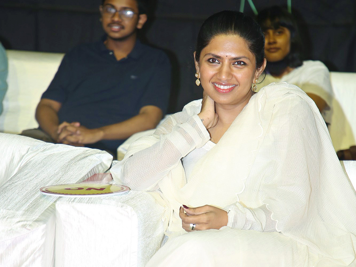 Siddu_20Jonnalagadda_20Telusu_20Kada_20Pre_20Release_20Event_20Photos__20_2819_29.jpg 19