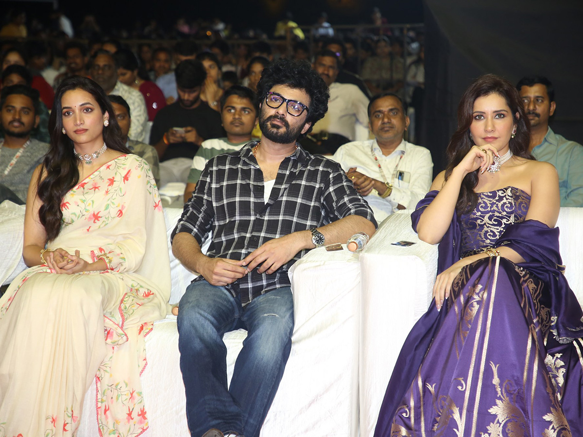 Siddu_20Jonnalagadda_20Telusu_20Kada_20Pre_20Release_20Event_20Photos__20_2821_29.jpg 21