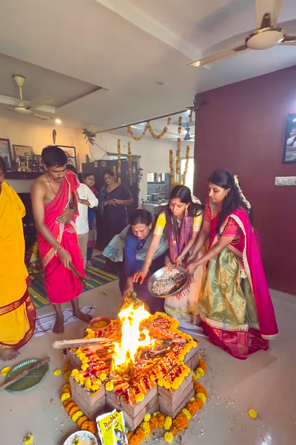Court_20movie_20Actress_20Sridevi_20performed_20Ganapathi_20homam_20At_20Her_20home_20Photos_20_2810_29.jpg 11