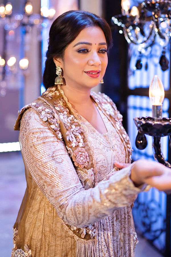 Singer_20Shriya_20Ghoshal_20In_20Diwali_20Vibe_20Photos_20_281_29.jpg 2
