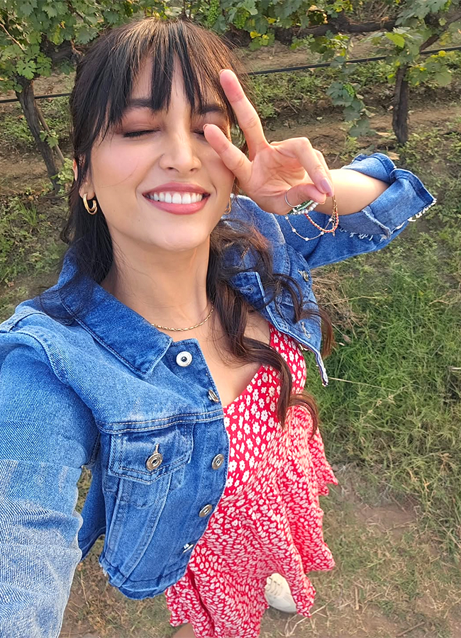 Telusu_20Kada_20Movie_20Actress_20Srinidhi_20Shetty_20HD_20Photos__20_2813_29.jpg 13