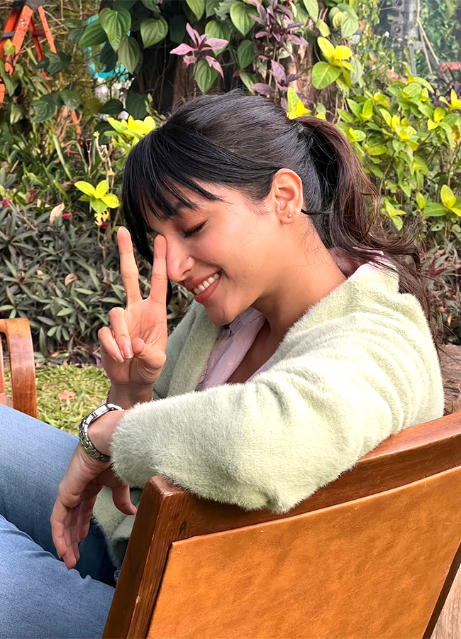Telusu_20Kada_20Movie_20Actress_20Srinidhi_20Shetty_20HD_20Photos__20_2818_29.jpg 18