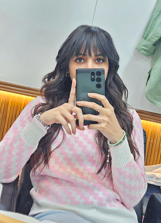 Telusu_20Kada_20Movie_20Actress_20Srinidhi_20Shetty_20HD_20Photos__20_2819_29.jpg 19