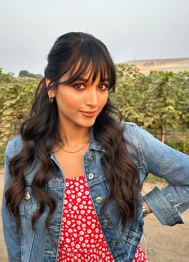 Telusu_20Kada_20Movie_20Actress_20Srinidhi_20Shetty_20HD_20Photos__20_289_29.jpg 9