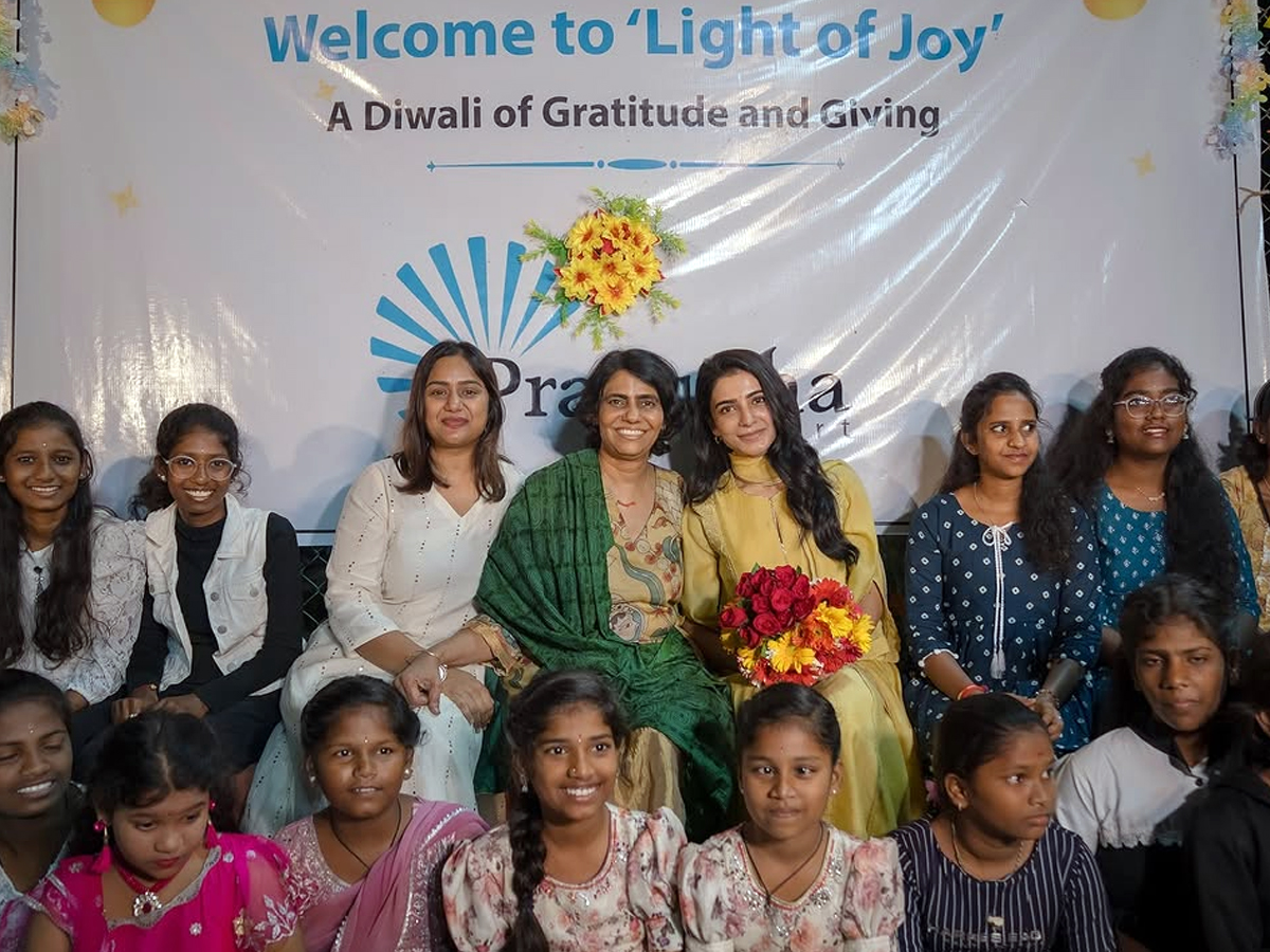 Samantha_20Diwali_20celebrations14_0.jpg 15