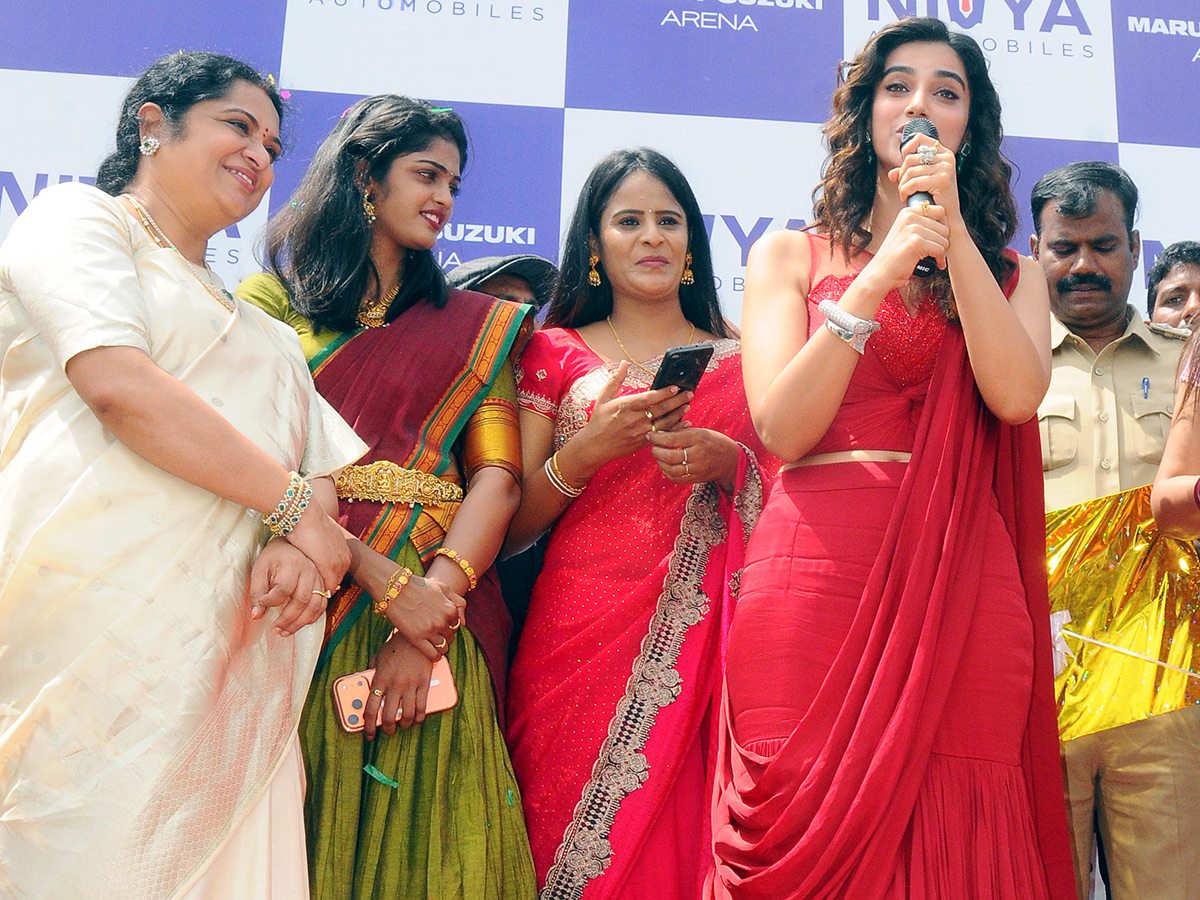 Actress_20Meenakshi_20Chaudhary_20in_20Anantapur_20Photos__20_289_29.jpg 9