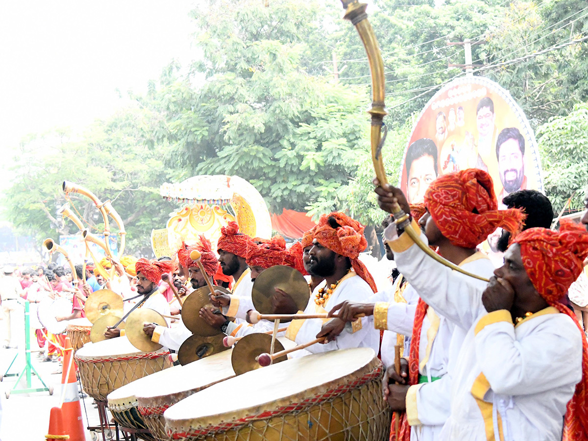 CM_20Revanth_20Reddy_20Inaugurates_20Sadar_20Festival_20at_20NTR_20Stadium_20in_20Hyderabad__20_2812_29.jpg 12