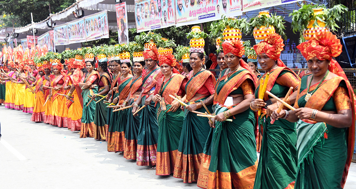 CM_20Revanth_20Reddy_20Inaugurates_20Sadar_20Festival_20at_20NTR_20Stadium_20in_20Hyderabad__20_285_29.jpg 5