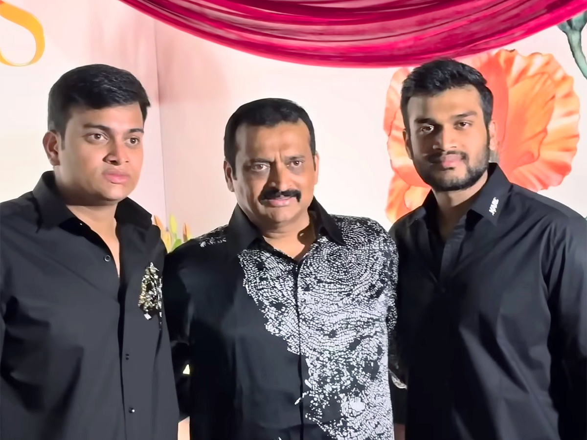 Diwali_202025_20Bash_20At_20Bandla_20Ganesh_20Residence_20Viral_20Photos_20Gose__20_2813_29_0.jpg 15