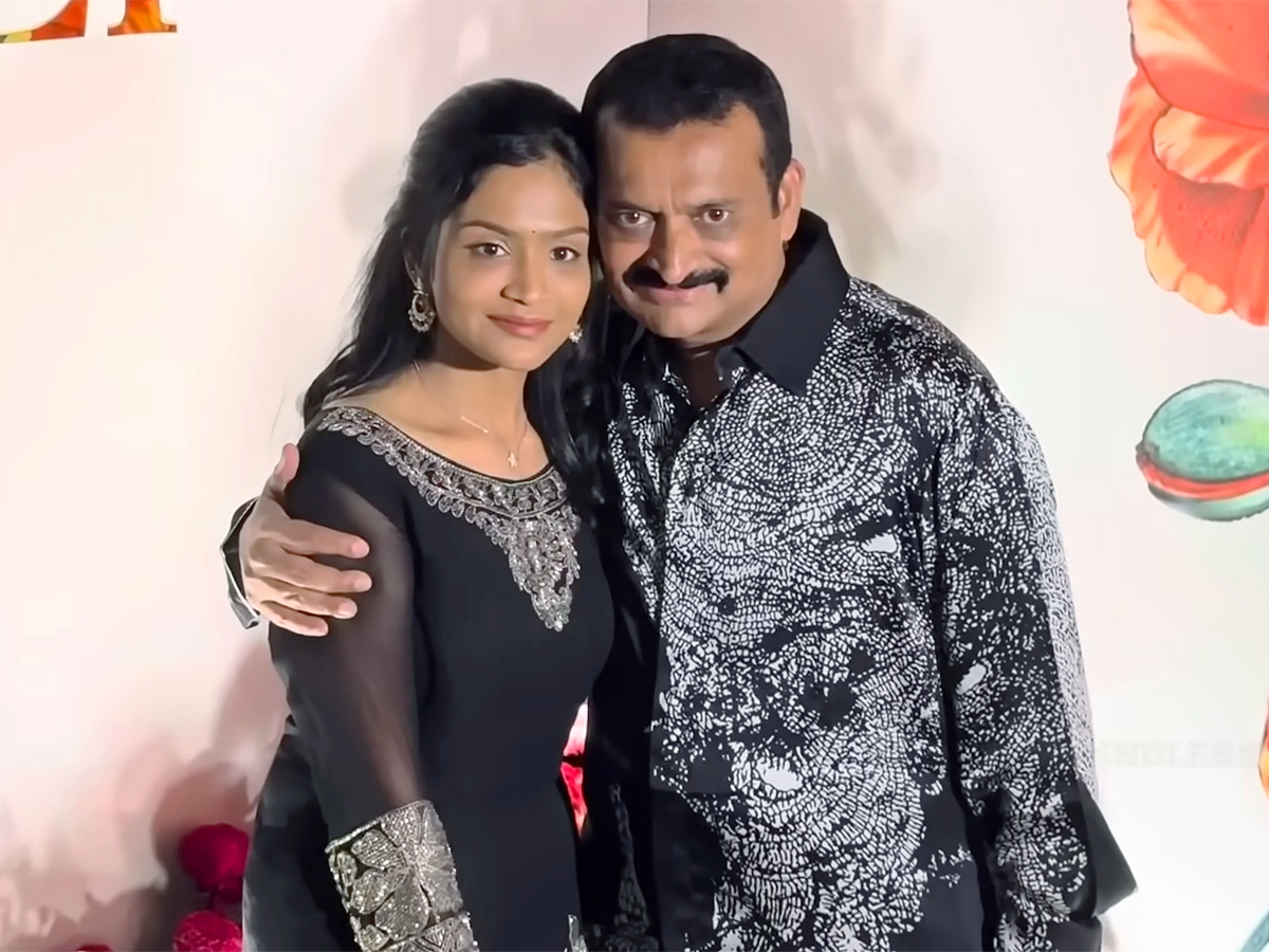 Diwali_202025_20Bash_20At_20Bandla_20Ganesh_20Residence_20Viral_20Photos_20Gose__20_2817_29.jpg 19